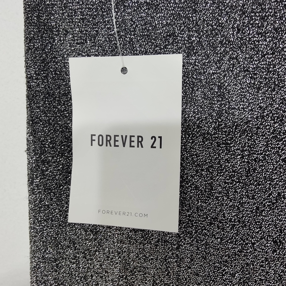 New Forever 21 skirt sparkly size M - Picture 3 of 5